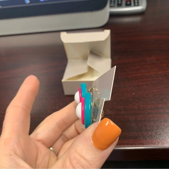 Avon Club Capri Colorful Retro clip  Earrings NIB VINTAGE 1989 - Picture 4 of 5